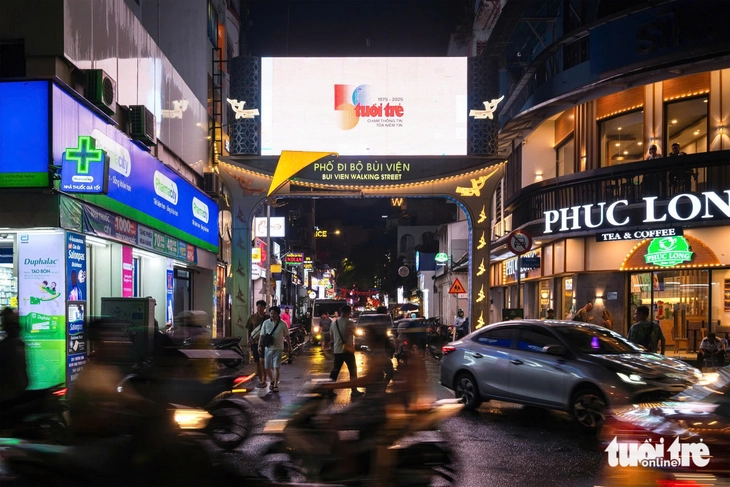 Logo kỷ niệm 50 năm thành lập báo Tuổi Trẻ có mặt ở các tòa nhà tại Hà Nội, TP.HCM, Đà Nẵng - Ảnh 17. báo Tuổi Trẻ - Ảnh 16.