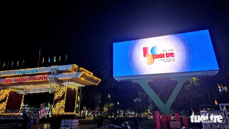 Logo kỷ niệm 50 năm thành lập báo Tuổi Trẻ có mặt ở các tòa nhà tại Hà Nội, TP.HCM, Đà Nẵng - Ảnh 18. báo Tuổi Trẻ - Ảnh 17.