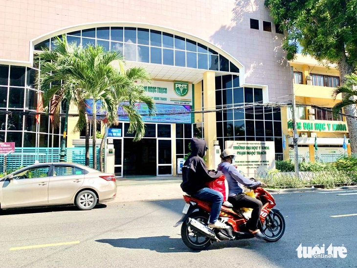 Vì sao Trường đại học Y khoa Phạm Ngọc Thạch chưa trả lại học phí thu sai quy định?- Ảnh 1. Vì sao Trường đại học Y khoa Phạm Ngọc Thạch chưa trả lại học phí thu sai quy định?- Ảnh 1.
