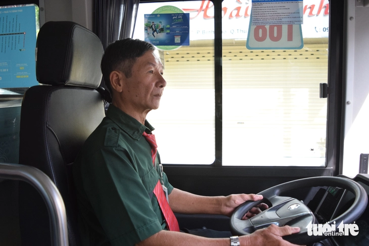 4 tuyến buýt cho học sinh, sinh viên TP.HCM đổi lộ trình: Sinh viên hài lòng, người dân nói tiện - Ảnh 6.