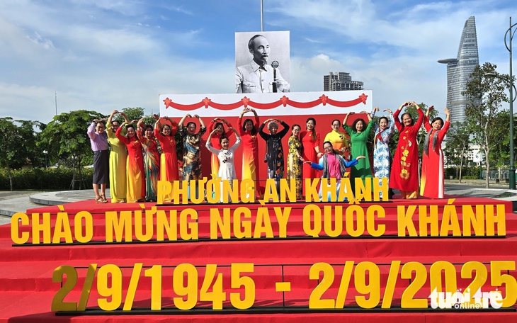 Huy hiệu Đảng - Ảnh 1.