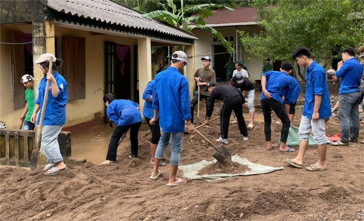 Lũ cuốn hàng trăm mét khối đất đá vào trường ở xã biên giới Thanh Hóa - Ảnh 5.