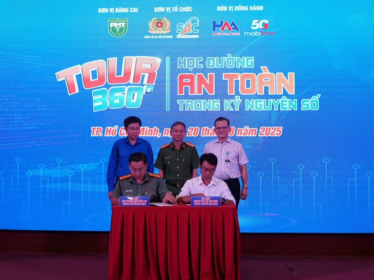 Công an TP.HCM triển khai 'Tour 360' giúp học sinh, sinh viên nhận diện lừa đảo công nghệ cao - Ảnh 1.