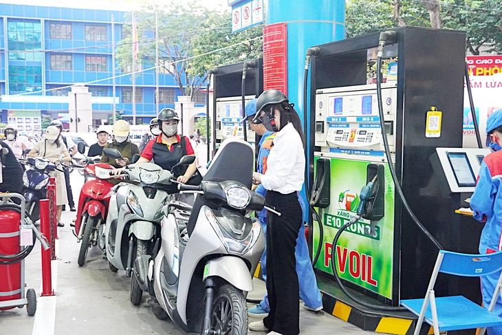 Chuyển đổi sang xăng E10 từ năm 2026: Chất lượng xăng đã được bảo chứng? - Ảnh 1. xưng E10 - Ảnh 1.