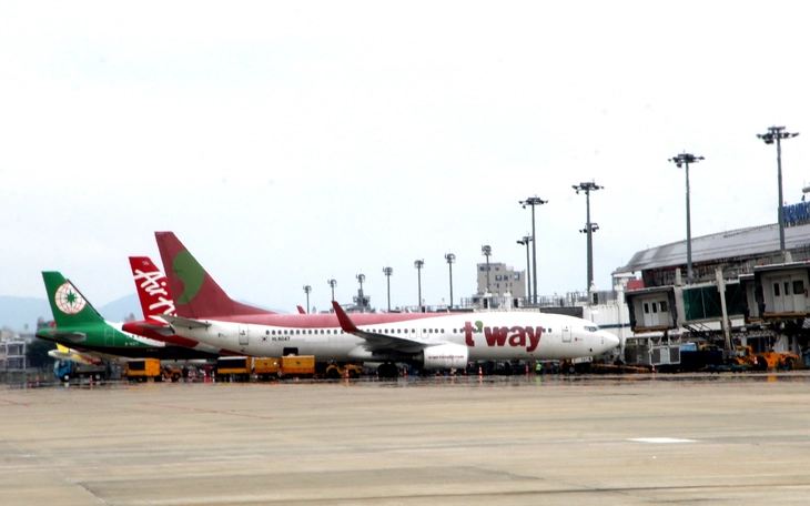 Flycam bay sát đường cất hạ cánh ở Đà Nẵng khoảng 60-70m làm ảnh hưởng 19 chuyến bay - Ảnh 2.