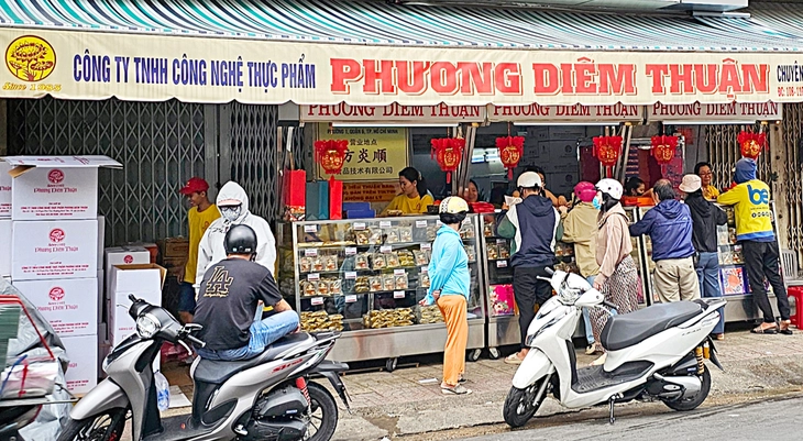 Mùa bánh trung thu bắt đầu sôi động - Ảnh 1. bánh trung thu - Ảnh 1.