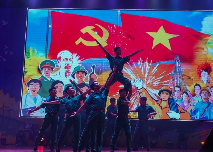 Thí sinh xuất sắc cuộc thi 'Tự hào Việt Nam' được tặng thưởng chuyến đi Trường Sa - Ảnh 1.