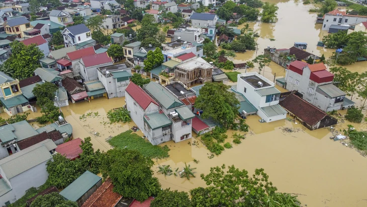 Hàng nghìn nhà dân ở Thanh Hóa ngập sâu trong lũ - Ảnh 1.