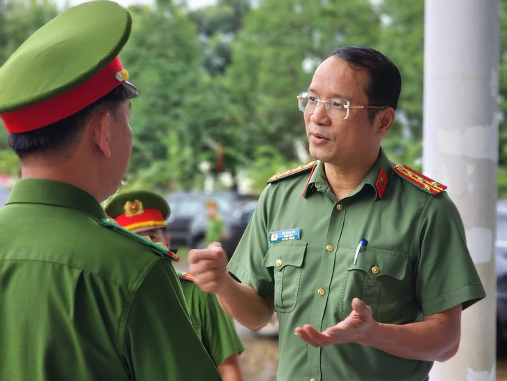 Công an Quảng Ngãi hỏa tốc triển khai phương án tặng quà cho người dân dịp Quốc khánh - Ảnh 1.