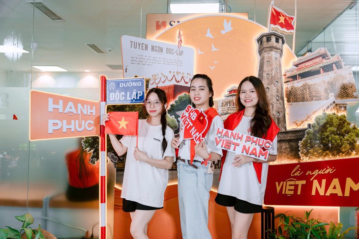 Photobooth SHB - điểm check-in rực đỏ ngày Quốc khánh - Ảnh 1.