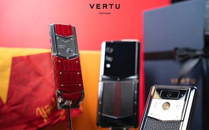 Samsung bất ngờ tung điện thoại gập ba đầu tiên, giá hơn 70 triệu đồng - Ảnh 2.