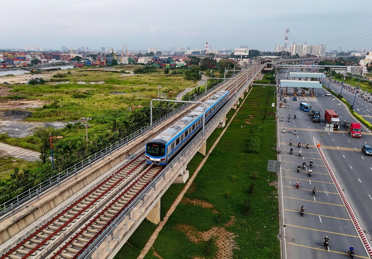 HĐND TP.HCM xác định ranh khu vực giao thông công cộng, không cho xây thêm nhà thấp tầng - Ảnh 1.