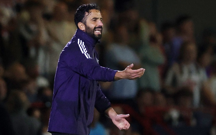 Vừa ký hợp đồng với Tottenham, Xavi Simons liền 'cà khịa' Chelsea - Ảnh 2.
