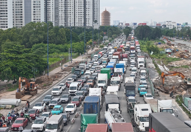 Người dân chú ý 'điểm nóng' kẹt xe - Ảnh 1. kẹt xe - Ảnh 1.