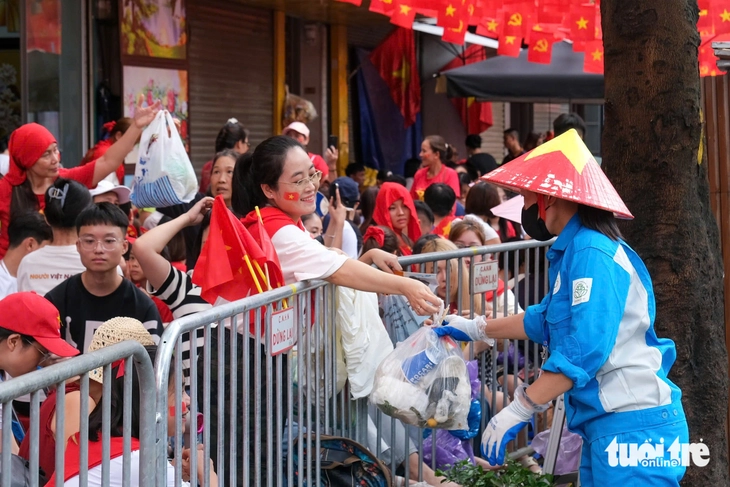 'Khối vệ sinh môi trường’ A80: Mừng rơn vì người dân không còn xả rác bừa bãi - Ảnh 1. A80 - Ảnh 1.