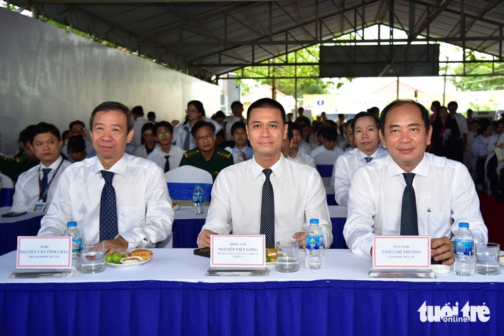 3 năm liền nhiều trung tâm y tế ở TP.HCM vẫn tuyển không được bác sĩ trẻ - Ảnh 3.