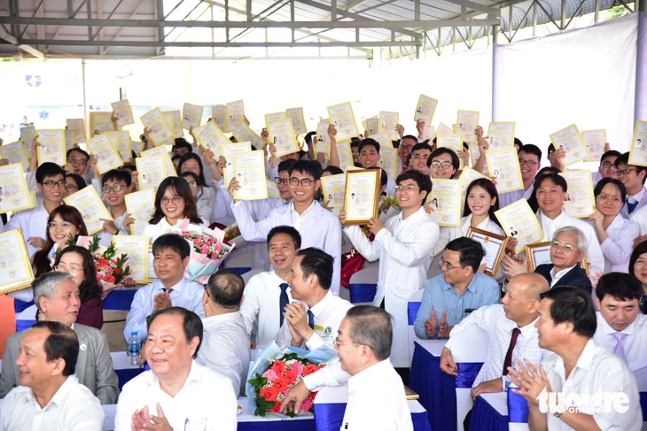 bác sĩ - Ảnh 4.
