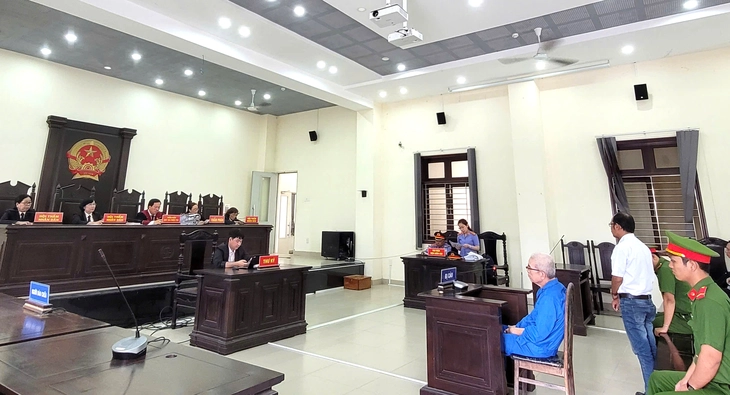Dùng tên của anh ruột 'nổ' quen với lãnh đạo, làm giả quyết định của tỉnh Long An để lừa nhà đầu tư - Ảnh 1.