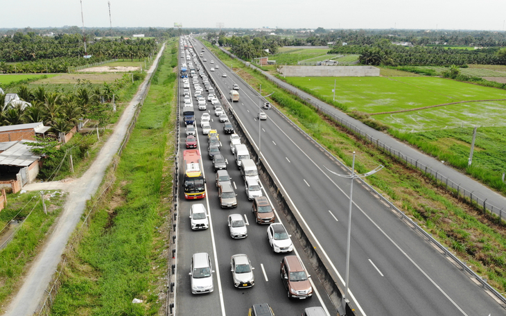 Thu phí đường cao tốc TP.HCM - Trung Lương - Mỹ Thuận trước và sau khi mở rộng diễn ra thế nào? - Ảnh 3.