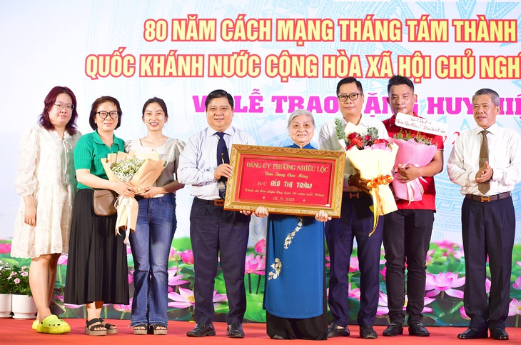 huy hiệu - Ảnh 1.