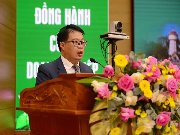Chủ tịch tỉnh Lâm Đồng yêu cầu sở, ngành 'xem việc của doanh nghiệp như việc của mình' - Ảnh 3.