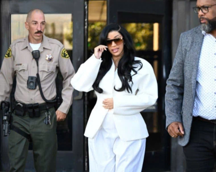 Phiên tòa của Cardi B khiến dân mạng cười nghiêng ngả - Ảnh 3. Phiên tòa của Cardi B khiến dân mạng cười nghiêng ngả - Ảnh 3.