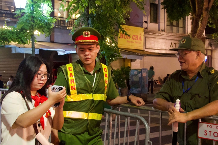 diễu binh - Ảnh 1.