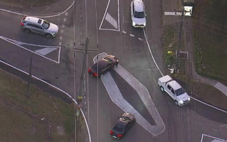 Vòng xuyến 40 tỉ nhưng nằm giữa đồng không mông quạnh, chẳng dẫn đến bất cứ đâu - Ảnh 3.