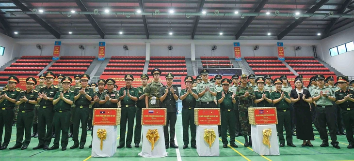 diễu binh - Ảnh 1.