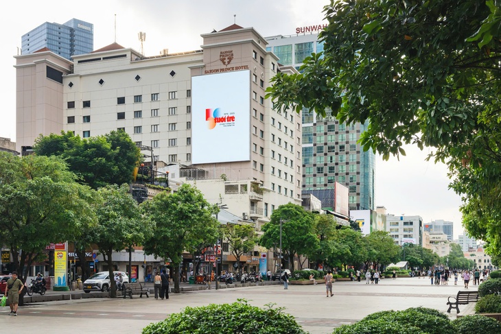 Logo kỷ niệm 50 năm thành lập báo Tuổi Trẻ xuất hiện ở tuyến metro số 1 - Ảnh 18. báo Tuổi Trẻ - Ảnh 17.