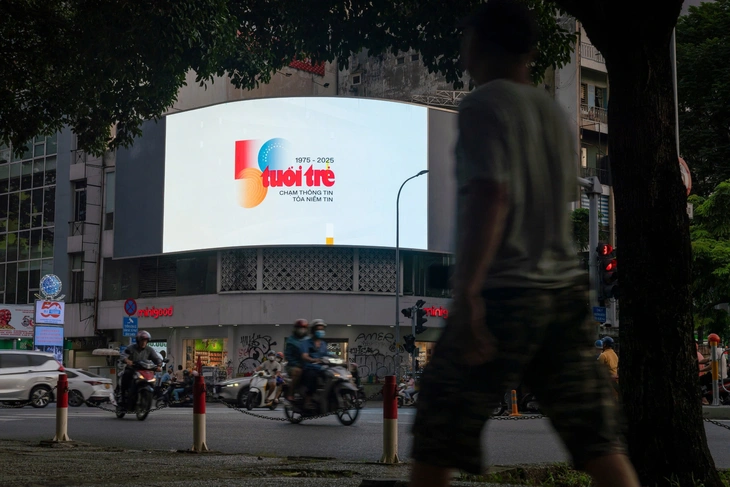 Logo kỷ niệm 50 năm thành lập báo Tuổi Trẻ xuất hiện ở tuyến metro số 1 - Ảnh 13. báo Tuổi Trẻ - Ảnh 12.