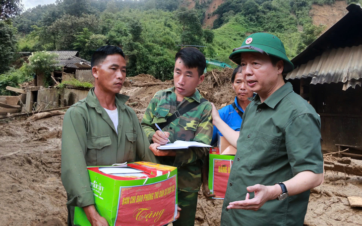 Phó Thủ tướng: Không để người dân vùng lũ 'đứt bữa, thiếu chỗ ở' - Ảnh 2.