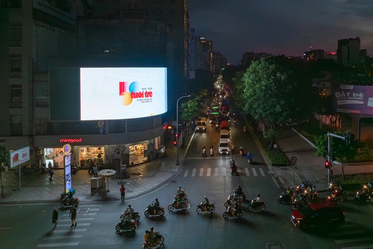 Logo kỷ niệm 50 năm thành lập báo Tuổi Trẻ xuất hiện ở tuyến metro số 1 - Ảnh 14. báo Tuổi Trẻ - Ảnh 13.