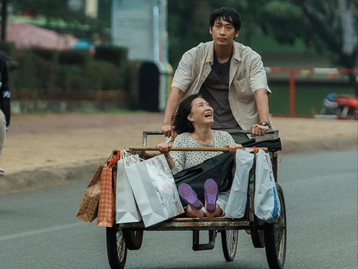 Mang mẹ đi bỏ - Ảnh 1.