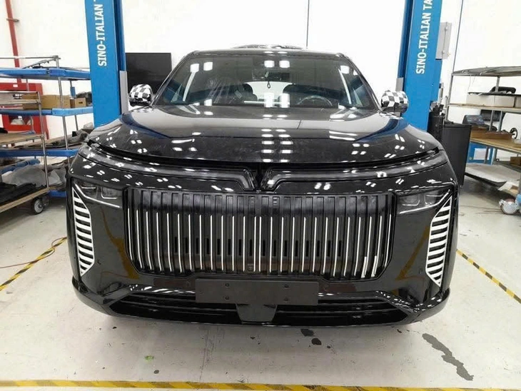 Bộ ảnh này cho thấy rõ nét thiết kế SUV VinFast cỡ lớn mới: Trục giữa dài hơn hẳn VF 9, nội thất có thể tối ưu cho ‘chủ tịch’- Ảnh 3. VinFast VF 9 - Ảnh 2.