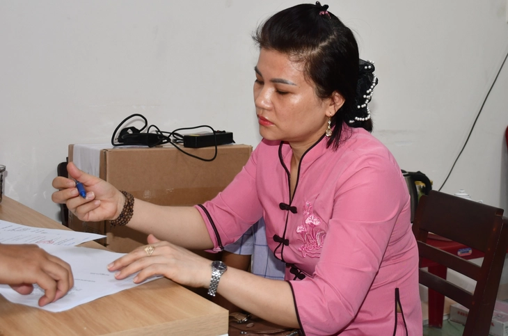 Bắt bảo mẫu ném bé trai 14 tháng tuổi xuống nền gạch, chấn thương sọ não - Ảnh 3.