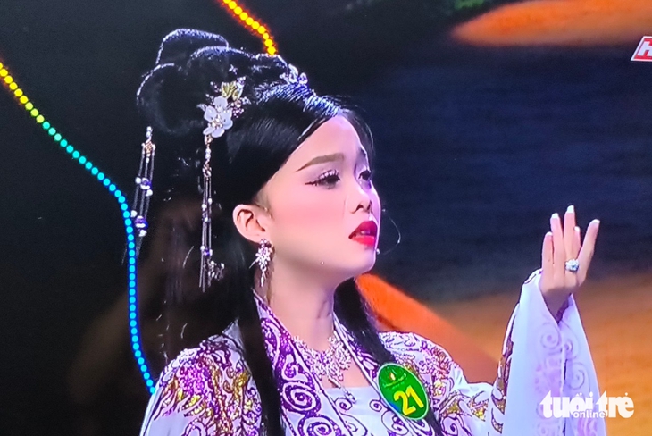 Giám khảo thích thú với cô bé 19 tuổi vòng tuyển chọn Chuông vàng vọng cổ - Ảnh 1. Chuông vàng vọng cổ - Ảnh 1.