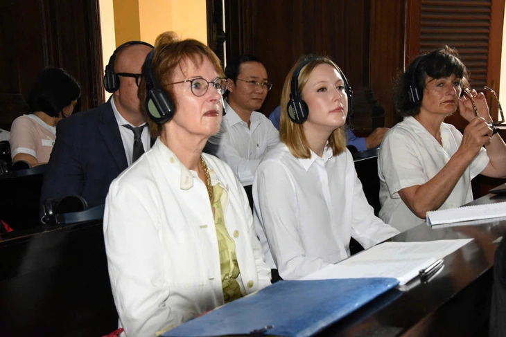 Thẩm phán, luật sư nổi tiếng ở Đức tham gia diễn án về người chưa thành niên phạm tội - Ảnh 2. Thẩm phán, luật sư nổi tiếng ở Đức tham gia diễn án về người chưa thành niên phạm tội - Ảnh 2.