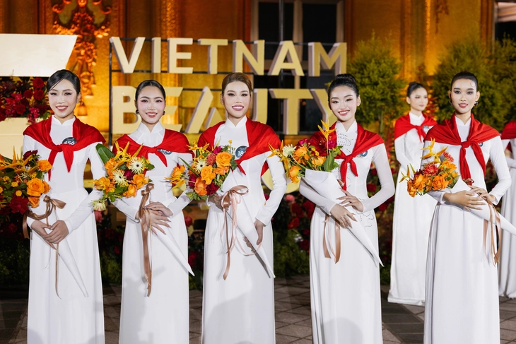 Hơn 50 hoa hậu, á hậu, người đẹp hát ‘Giai điệu tự hào’ mừng Quốc khánh 2-9 - Ảnh 2. quốc khánh 2-9 - Ảnh 2.