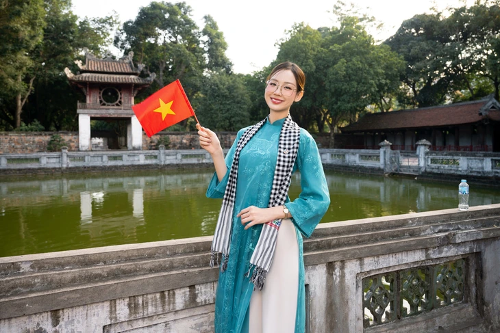 Hoa hậu - Ảnh 1.