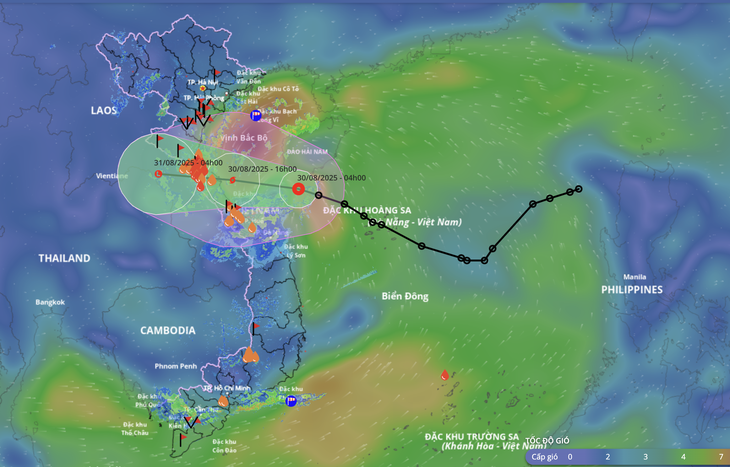 Áp thấp nhiệt đới mạnh thành bão, cách Hà Tĩnh đến Quảng Trị 210km, đất liền mưa rất to - Ảnh 1.