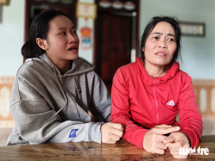 Chăm mẹ mù lòa, làm 'vạn nghề' từ lớp 9, nữ sinh cao nguyên đậu Đại học Công nghiệp TP.HCM - Ảnh 1.
