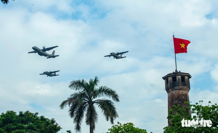 'Hổ mang chúa' Su-30MK2 bay qua Ba Đình - Ảnh 2. diễu binh - Ảnh 78.