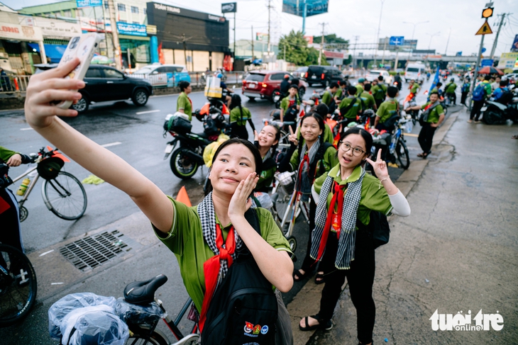 Lần đầu tiên thiếu nhi 3 địa phương TP.HCM (mới) chinh phục hành trình du khảo bằng đạp xe hơn 80km - Ảnh 3. Lần đầu tiên thiếu nhi 3 địa phương TP.HCM mới cùng du khảo bằng đạp xe hơn 80km - Ảnh 4.
