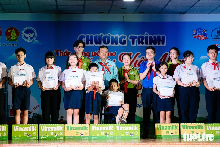 Lần đầu tiên thiếu nhi 3 địa phương TP.HCM (mới) chinh phục hành trình du khảo bằng đạp xe hơn 80km - Ảnh 2. Lần đầu tiên thiếu nhi 3 địa phương TP.HCM mới cùng du khảo bằng đạp xe hơn 80km - Ảnh 2.