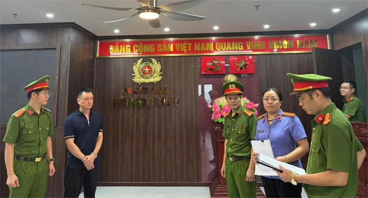 Khởi tố 'trùm giang hồ' ở Thanh Hóa Vi 'ngộ’ cùng vợ tội trốn thuế - Ảnh 1.