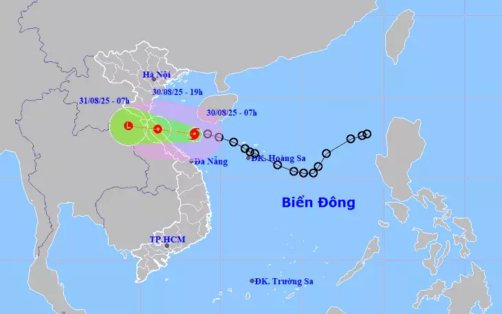 Bão số 6 sắp đổ bộ Hà Tĩnh - Quảng Trị, đề phòng gió giật cấp 10-11 - Ảnh 2.