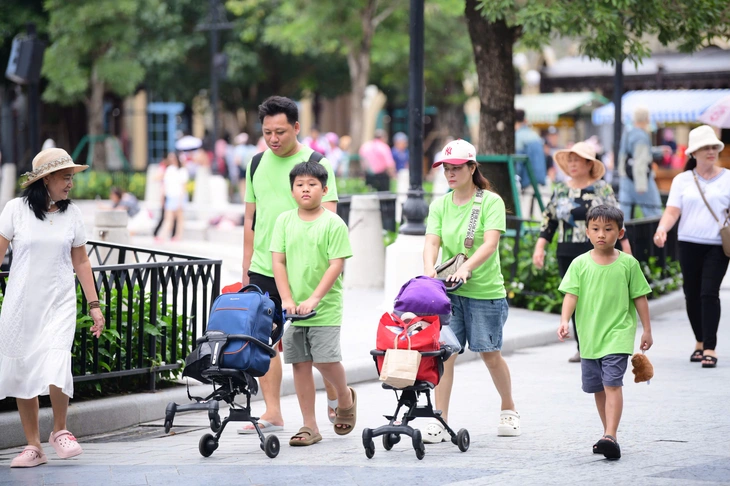 Hỗ trợ 5 triệu đồng cho phụ nữ sinh đủ 2 con trước 35 tuổi: Vui nhiều, băn khoăn cũng có - Ảnh 1.