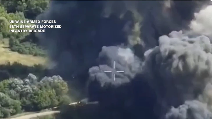 Ukraine cho nổ hai cây cầu quan trọng của Nga bằng mìn của Nga và drone giá rẻ - Ảnh 2.
