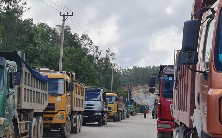 Tai nạn liên hoàn giữa xe máy, xe đạp và xe khách, 2 người tử vong - Ảnh 3.